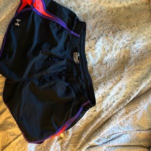 Under armor size large running shorts